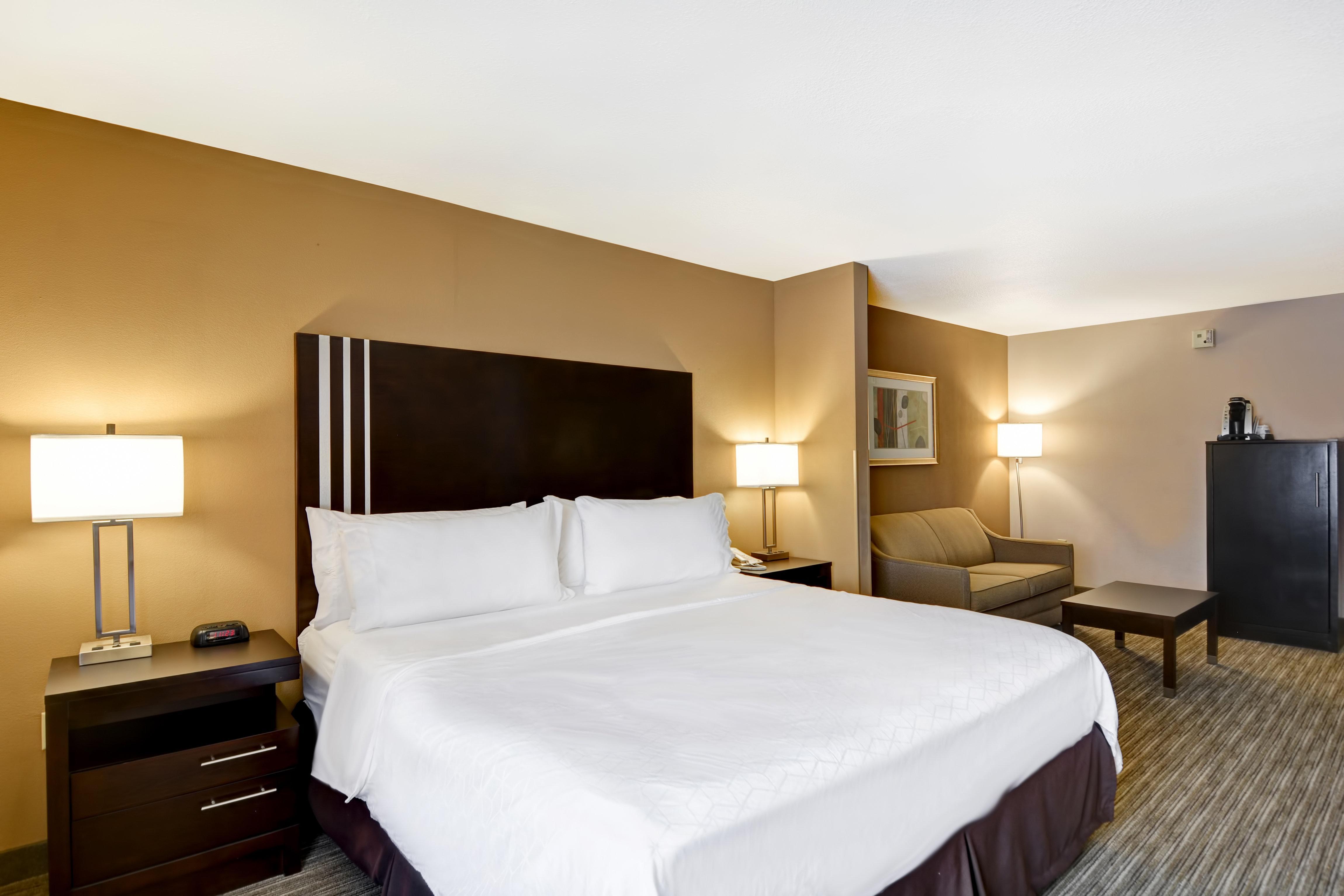 Holiday Inn Express Hotel & Suites Milwaukee-New Berlin By Ihg Exterior photo